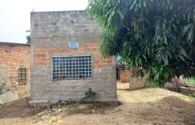 Imagem: A casa possui 1 Dormitório, 1 Banheiro e está localizado