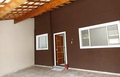 Imagem: A casa possui 3 Dormitórios, 2 Banheiros, 125m² de Área e