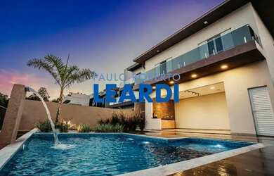 Imagem: A casa em condomínio possui 3 Dormitórios, 5 Banheiros, 4