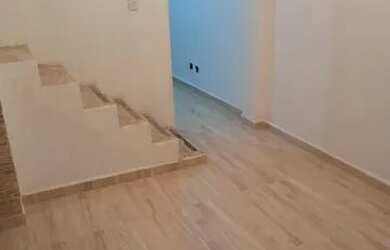 Imagem: A casa possui 2 Dormitórios e 1 Banheiro e está localizado