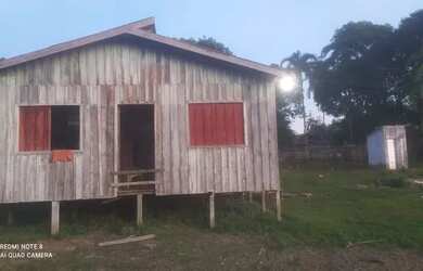 Imagem: A casa possui 2 Dormitórios, 1 Banheiro, 1 Vaga na garagem