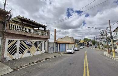 Imagem: A casa possui 2 Dormitórios, 2 Banheiros, 3 Vagas na garagem