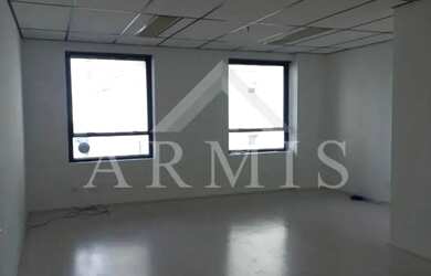 Imagem: O depósito possui 1 Vaga na garagem e 66m² de Área e está