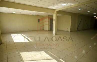 Imagem: O depósito para alugar possui 2 Vagas na garagem e 250m² de