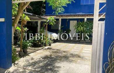 Imagem: A casa possui 4 Dormitórios, 1 Banheiro, 196m² de Área e