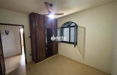 Imagem 10: Casa estilo sobrado com 5 quartos sendo 1 suíte disponível para locação...