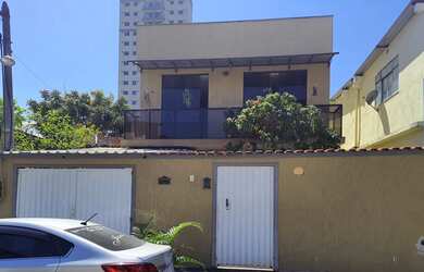 Imagem: A casa possui 3 Dormitórios, 2 Banheiros, 2 Vagas na garagem