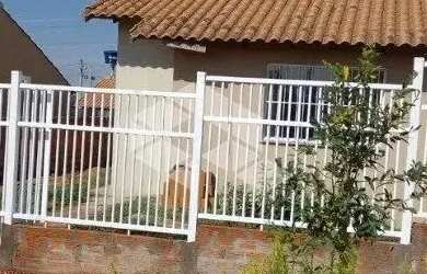 Imagem: A casa possui 2 Dormitórios, 1 Banheiro, 1 Vaga na garagem
