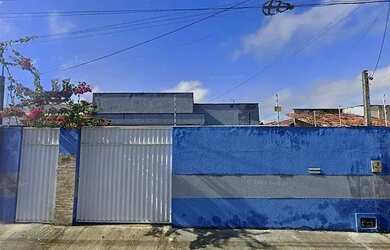 Imagem: A casa possui 3 Dormitórios, 2 Banheiros, 1 Vaga na garagem