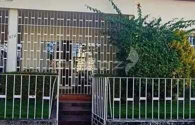 Imagem: A casa possui 4 Dormitórios, 3 Banheiros, 1 Vaga na garagem