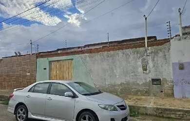 Imagem: A casa possui 2 Dormitórios, 1 Banheiro, 200m² de Área e