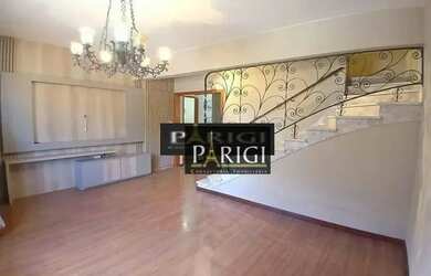 Imagem: O depósito possui 4 Vagas na garagem, 300m² de Área e está