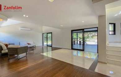 Imagem: A casa em condomínio possui 4 Dormitórios, 4 Banheiros, 4