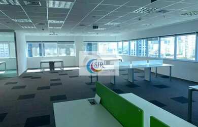 Imagem: O depósito possui 5 Vagas na garagem, 246m² de Área e está