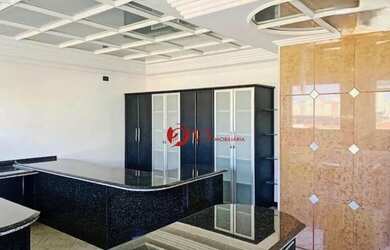 Imagem: O depósito possui 5 Vagas na garagem, 160m² de Área e está