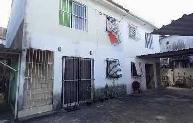 Imagem: A casa possui 3 Dormitórios, 1 Banheiro, 1 Vaga na garagem