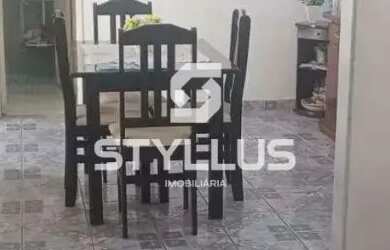 Imagem: A casa possui 3 Dormitórios, 3 Banheiros, 2 Vagas na garagem