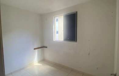 Imagem: O apartamento possui 3 Dormitórios, 1 Banheiro, 1 Vaga na garagem