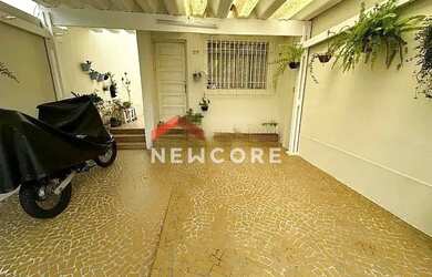 Imagem: A casa à venda possui 2 Dormitórios, 1 Banheiro, 2 Vagas na