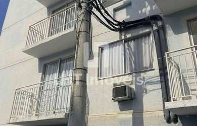 Imagem: O apartamento possui 3 Dormitórios, 1 Banheiro, 1 Vaga na garagem