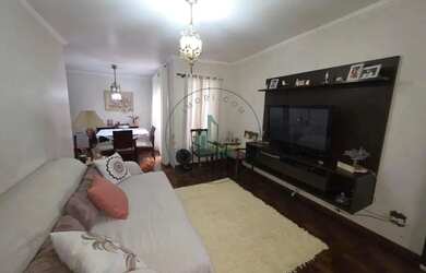 Imagem: A casa possui 3 Dormitórios, 3 Banheiros, 2 Vagas na garagem