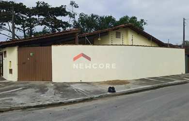 Imagem: A casa possui 3 Dormitórios, 2 Banheiros, 2 Vagas na garagem