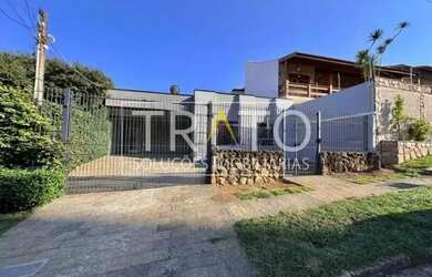 Imagem: A casa possui 5 Dormitórios, 5 Banheiros, 5 Vagas na garagem