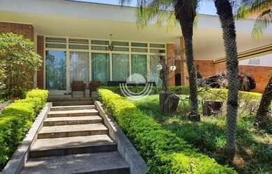 Imagem: A casa possui 5 Dormitórios, 5 Banheiros, 5 Vagas na garagem