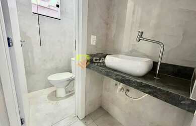 Imagem: A casa possui 3 Dormitórios, 3 Banheiros, 2 Vagas na garagem