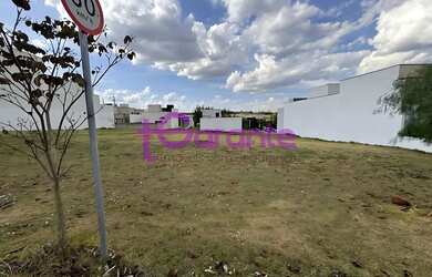 Imagem: O terreno à venda possui e está localizado em Jardim Novo