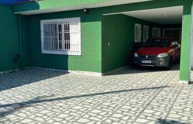 Imagem: A casa possui 2 Dormitórios, 1 Banheiro, 3 Vagas na garagem
