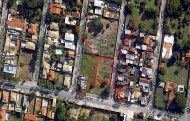 Imagem: O terreno possui 360m² de Área e está localizado em Trevo