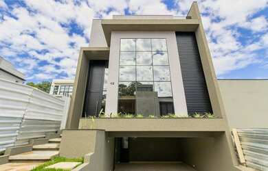 Imagem: A casa em condomínio possui 3 Dormitórios, 4 Banheiros, 3