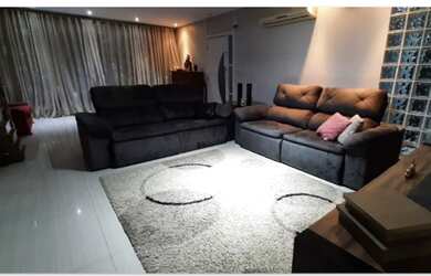 Imagem: A casa possui 3 Dormitórios, 4 Banheiros, 4 Vagas na garagem