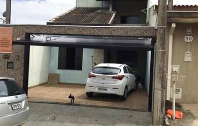 Imagem: A casa possui 3 Dormitórios, 3 Banheiros, 2 Vagas na garagem