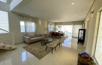 Imagem: A casa em condomínio possui 4 Dormitórios, 5 Banheiros, 2