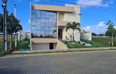 Imagem: A casa em condomínio possui 4 Dormitórios, 5 Banheiros, 475m²