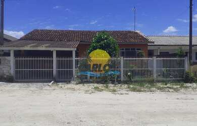 Imagem: A casa possui 3 Dormitórios, 1 Banheiro, 2 Vagas na garagem