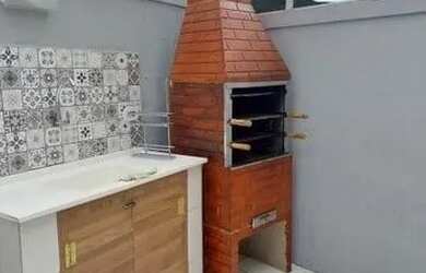 Imagem: A casa possui 3 Dormitórios, 2 Banheiros, 2 Vagas na garagem