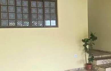 Imagem: A casa possui 3 Dormitórios, 2 Banheiros, 3 Vagas na garagem