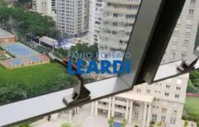 Imagem: O apartamento possui 1 Dormitório, 1 Banheiro, 2 Vagas na garagem