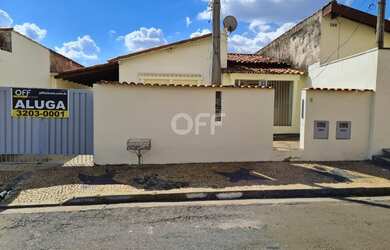 Imagem: A casa possui 2 Dormitórios, 1 Banheiro, 3 Vagas na garagem