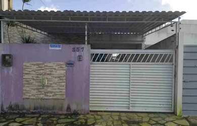 Imagem: A casa possui 2 Dormitórios, 2 Banheiros e 1 Vaga na garagem