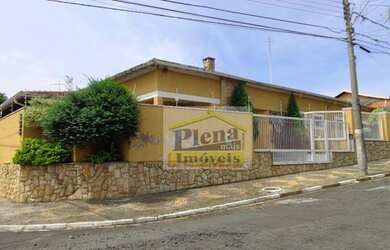 Imagem: A casa possui 3 Dormitórios, 3 Banheiros, 3 Vagas na garagem