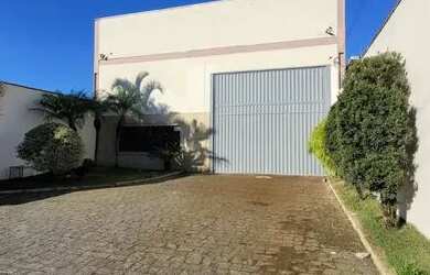 Imagem: O depósito possui 4 Vagas na garagem, 300m² de Área e está