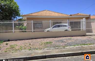 Imagem: A casa possui 2 Dormitórios, 2 Banheiros, 1 Vaga na garagem