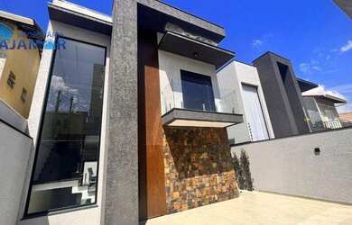 Imagem: A casa possui 3 Dormitórios, 4 Banheiros, 2 Vagas na garagem