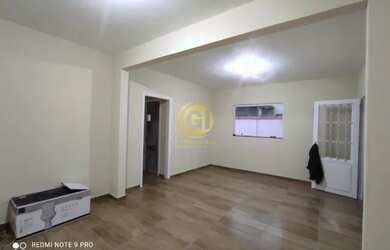 Imagem: A casa possui 4 Dormitórios, 3 Banheiros, 5 Vagas na garagem