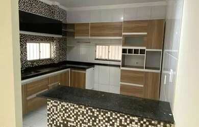 Imagem: A casa possui 2 Dormitórios, 1 Banheiro, 1 Vaga na garagem