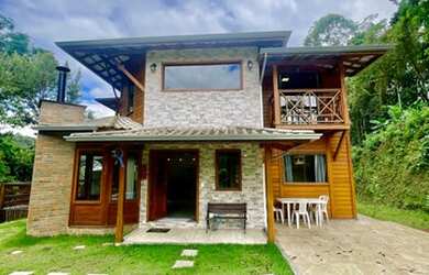 Imagem: A casa em condomínio possui 4 Dormitórios, 4 Banheiros, 5